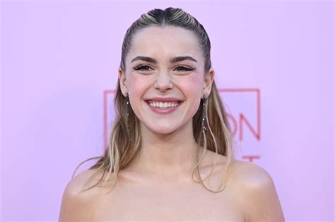 kiernan shipka nipples|Kiernan Shipka Wore a Lacy Lingerie Top for a Night。